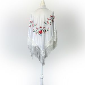 While shawl with red flowers
